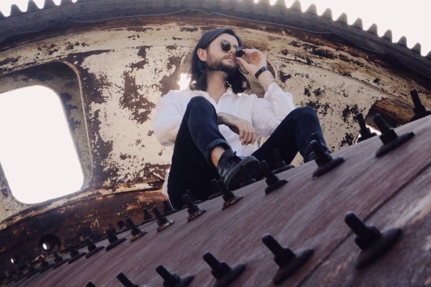 Zander Rhodes - Falling